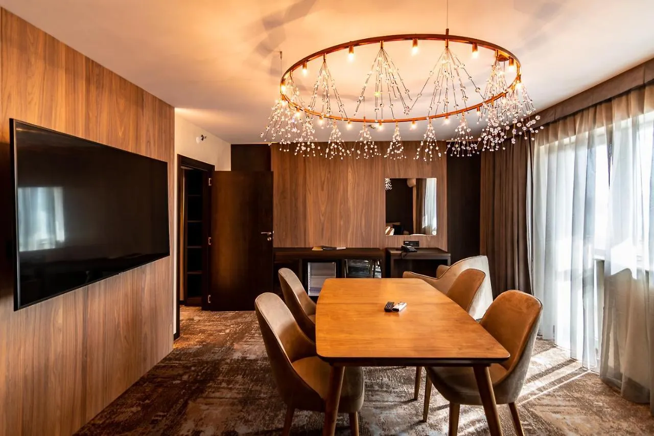 Hotel Cherno More Varna 4*,